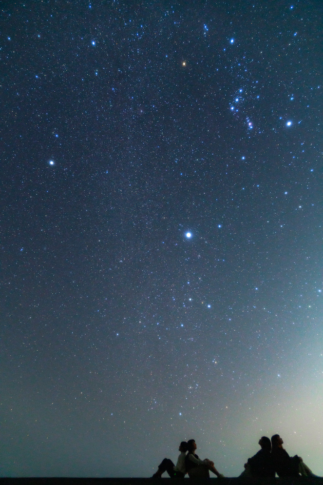 沖縄の古宇利島で撮影したとファミリーの星空フォト